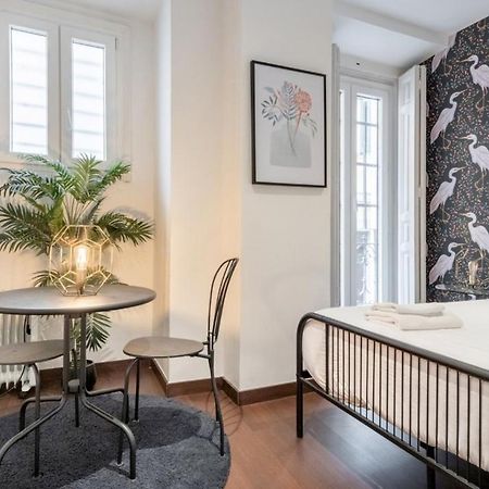 2 Bedrooms 2 Bathrooms Furnished - Malasana - Bright Stylish - Mintystay Мадрид Екстериор снимка