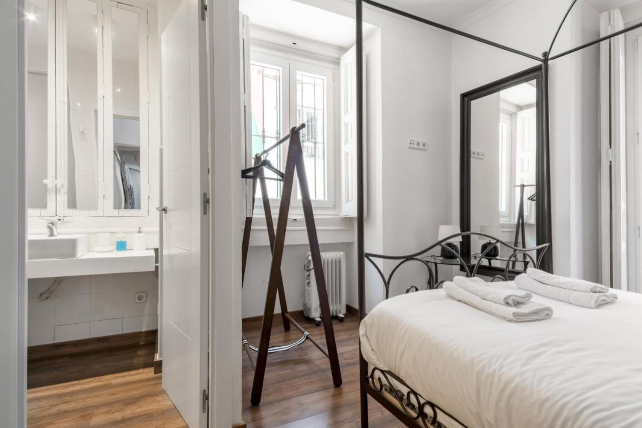 2 Bedrooms 2 Bathrooms Furnished - Malasana - Bright Stylish - Mintystay Мадрид Екстериор снимка