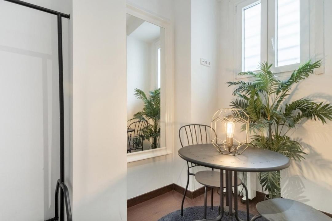 2 Bedrooms 2 Bathrooms Furnished - Malasana - Bright Stylish - Mintystay Мадрид Екстериор снимка