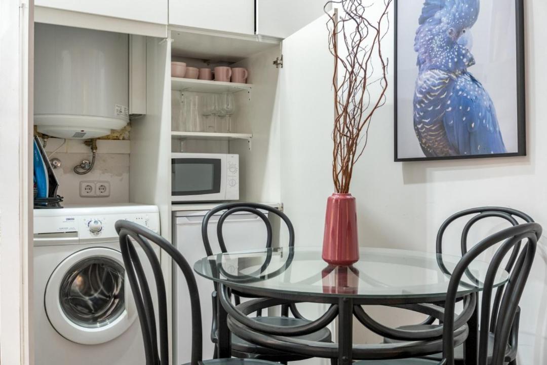 2 Bedrooms 2 Bathrooms Furnished - Malasana - Bright Stylish - Mintystay Мадрид Екстериор снимка