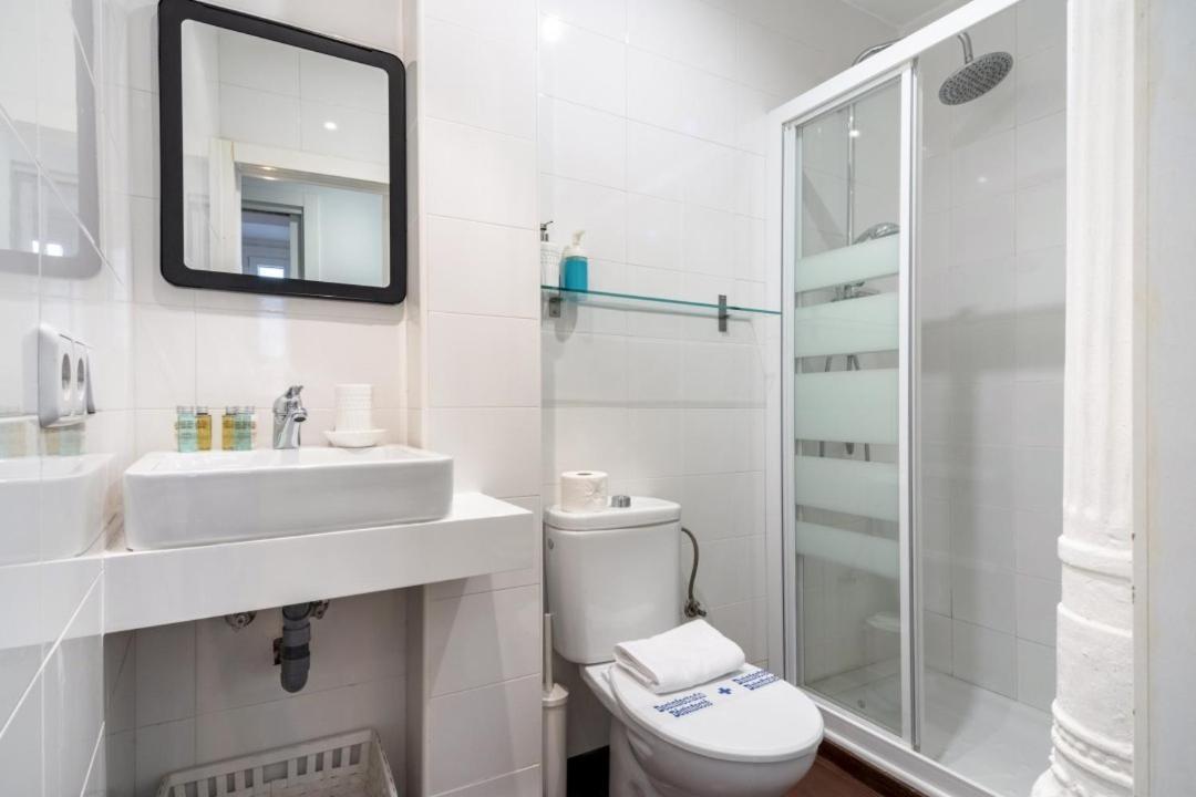 2 Bedrooms 2 Bathrooms Furnished - Malasana - Bright Stylish - Mintystay Мадрид Екстериор снимка