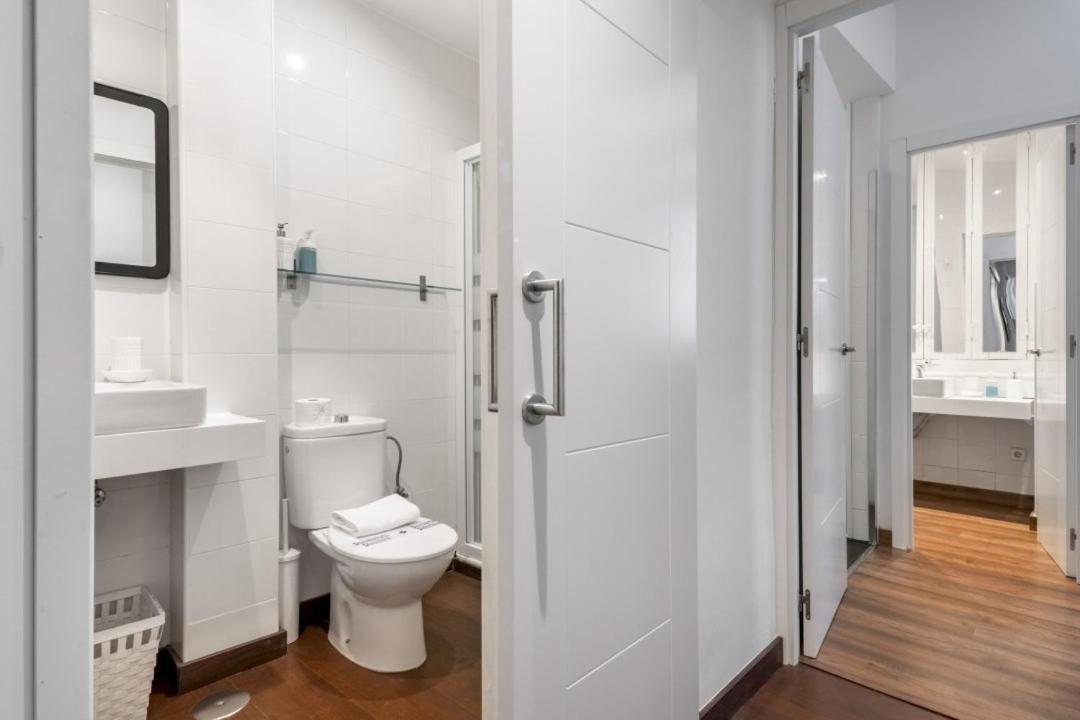 2 Bedrooms 2 Bathrooms Furnished - Malasana - Bright Stylish - Mintystay Мадрид Екстериор снимка